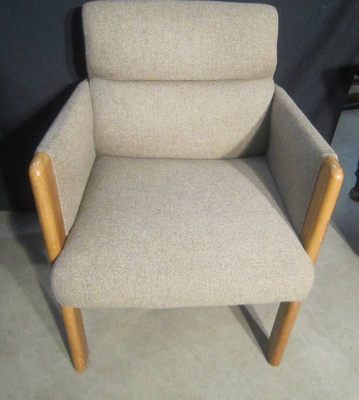 FABRIC AND OAK CONFERENCEOFFICE CHAIR