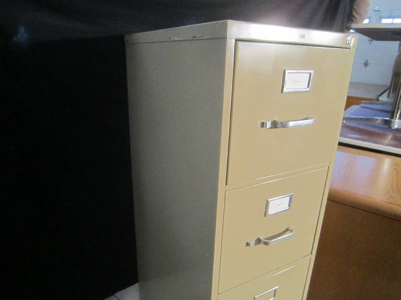 LOCKABLE 4 DRAWER FILE CABINET