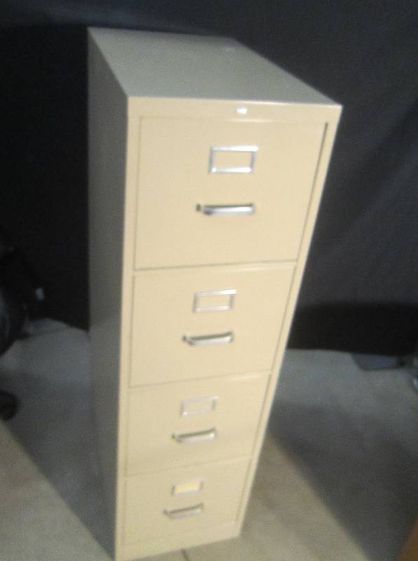 4 DRAWER FILE CABINET -NO LOCK
