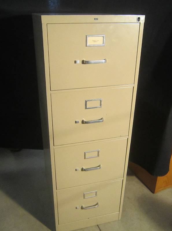 4 DRAWER FILE CABINET -NO LOCK