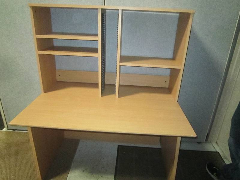 DESK WITH TOP ORGANIZER