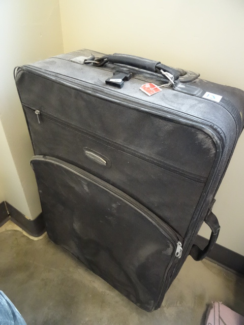 Rugger Traveler Suit Case on Wheels