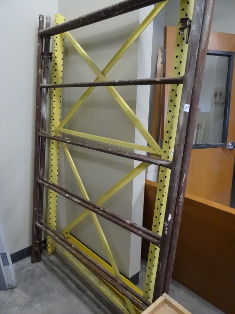 2 Scaffolding Uprights 52 X 79