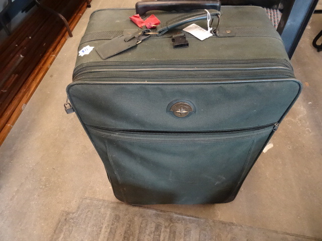 Verdi Suit Case on Wheels