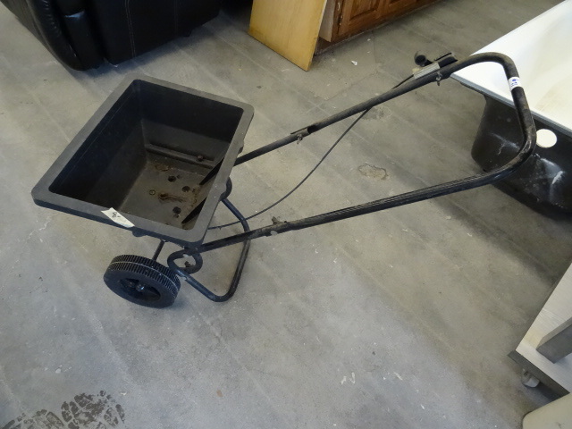 Push Type Broadcast Spreader