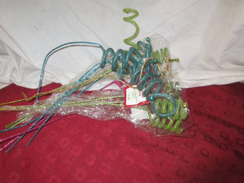 lot 1 image: PARTY OR CRAFTING SUPPLIES