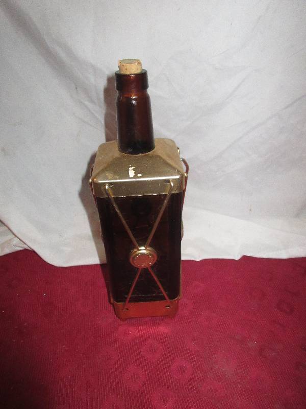 lot 6 image: COLLECTIBLE WIND UP WHISKEY DECANTER