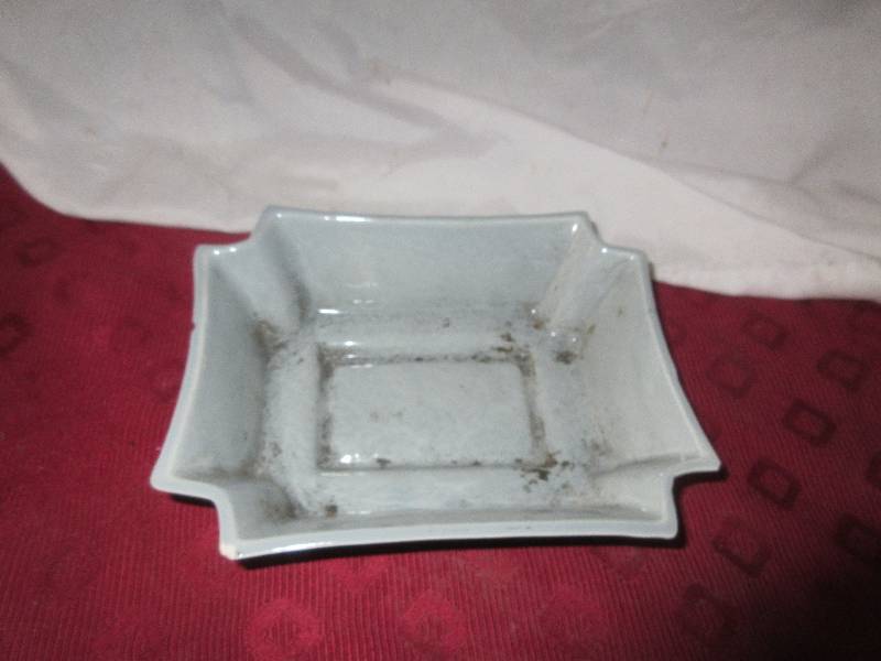 lot 8 image: DRAGON DISH