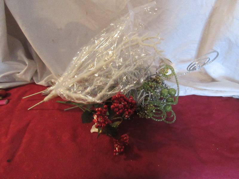 lot 9 image: CRAFTING SUPPLIES