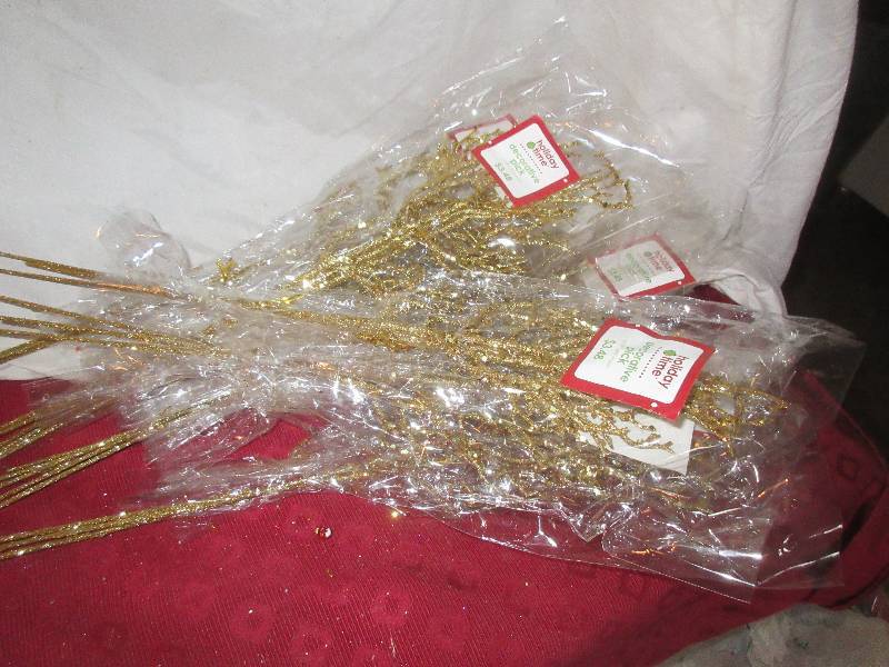 lot 13 image: CRAFTING SUPPLIES