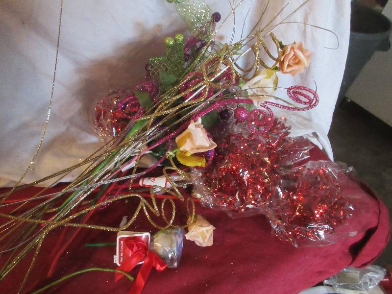 lot 16 image: CRAFTING SUPPLIES