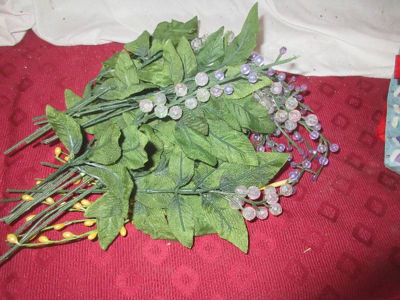 lot 21 image: CRAFTING SUPPLIES