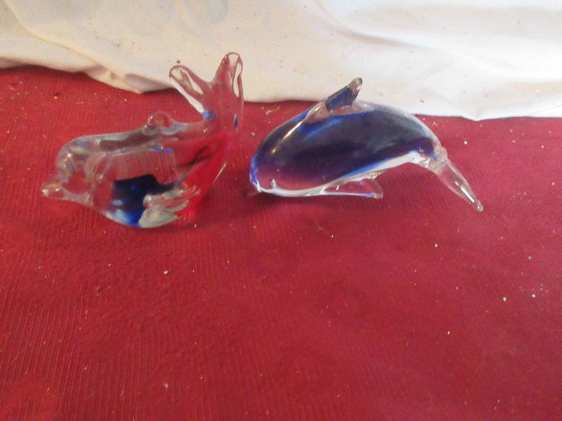 lot 22 image: SOLID GLASS WHALE AND DOLPHIN