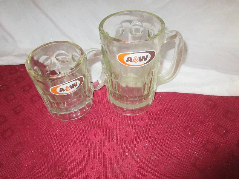 lot 25 image: 2 VINTAGE A & W MUGS
