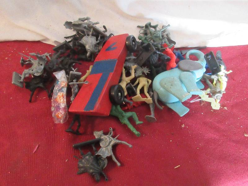 lot 32 image: OLDER TOYS