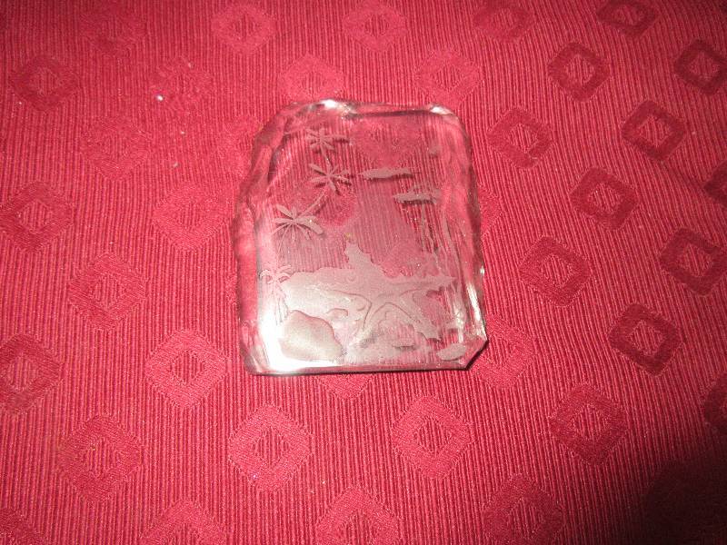 lot 36 image: SOLID GLASS PAPER WEIGHT