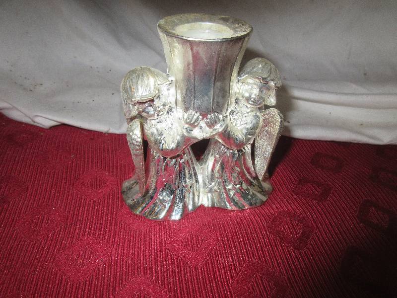 lot 37 image: WM ROGERS AND SONS SILVER CANDLE HOLDER