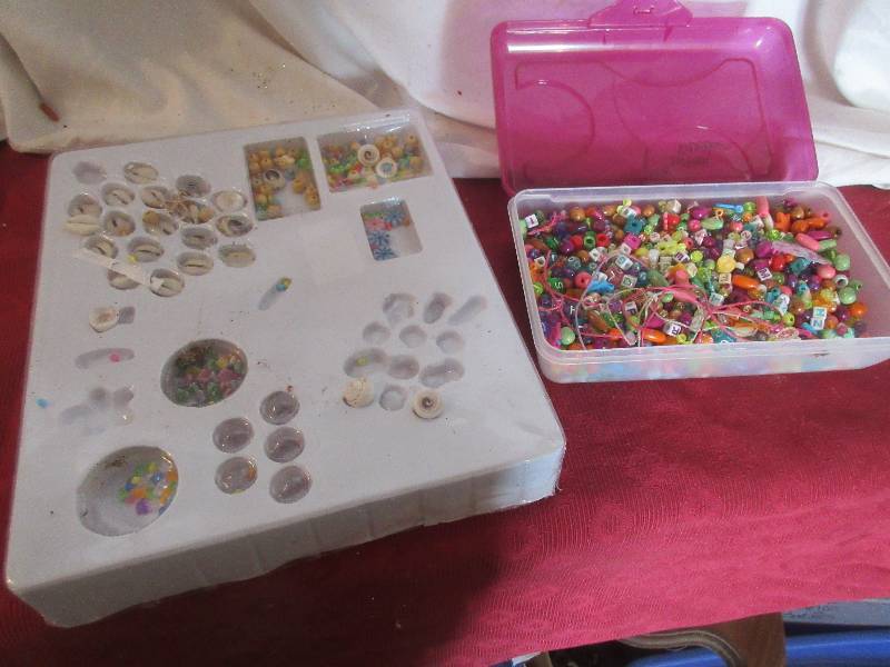 lot 39 image: CRAFTING BEADS