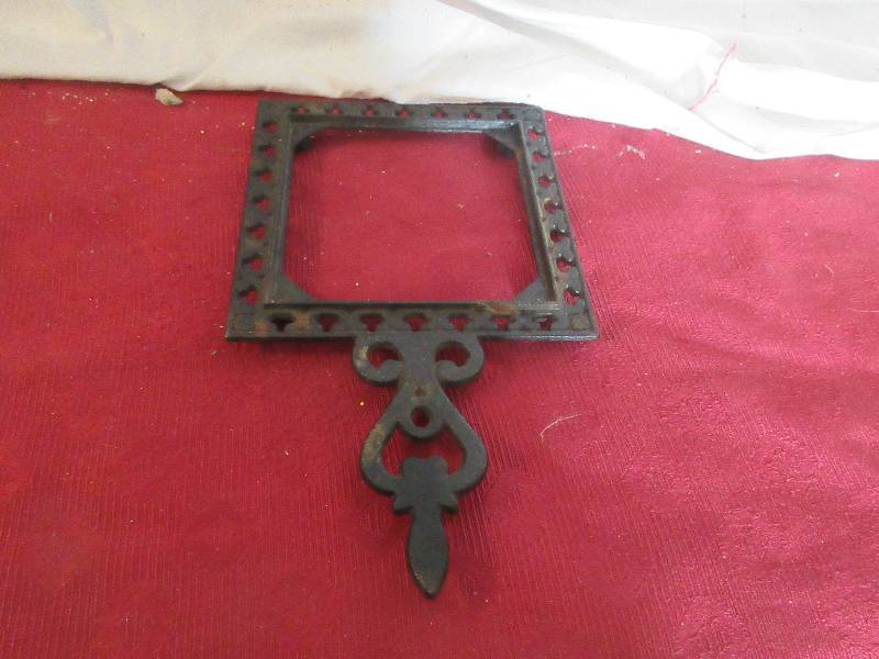 lot 40 image: CAST IRON TRIVET