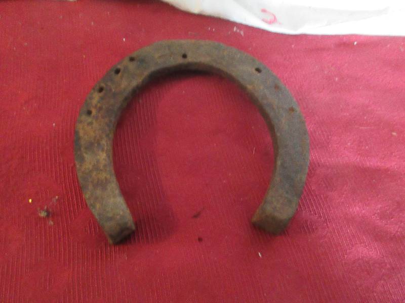lot 45 image: VINTAGE IRON HORSE SHOE