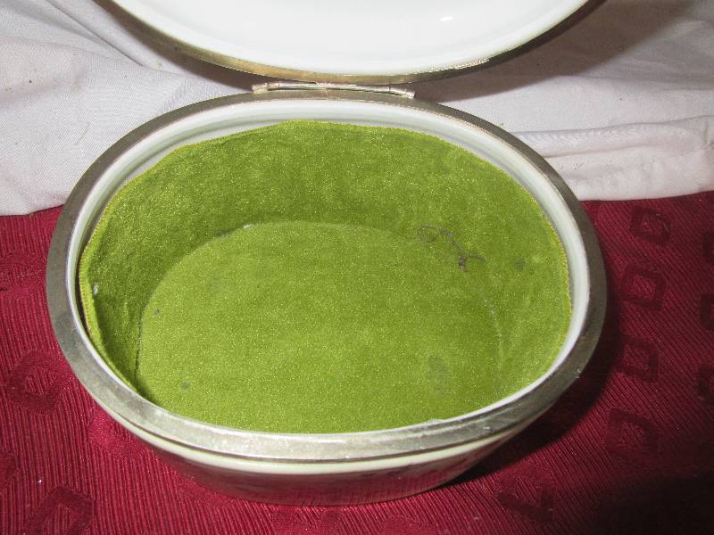 lot 47 image: LEFTON TRINKET BOX