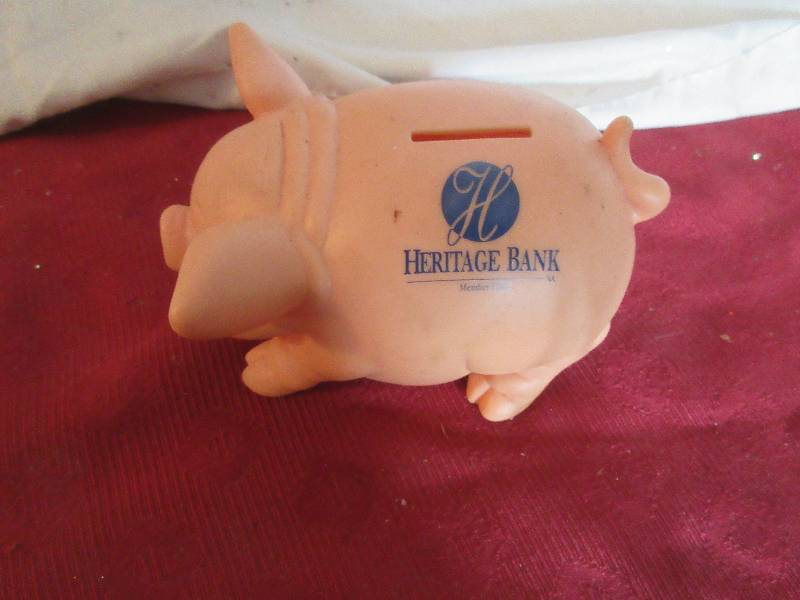 lot 48 image: PIGGY BANK