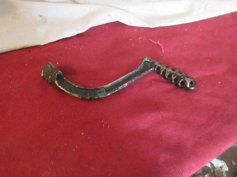 lot 64 image: VINTAGE IRON HANDLE