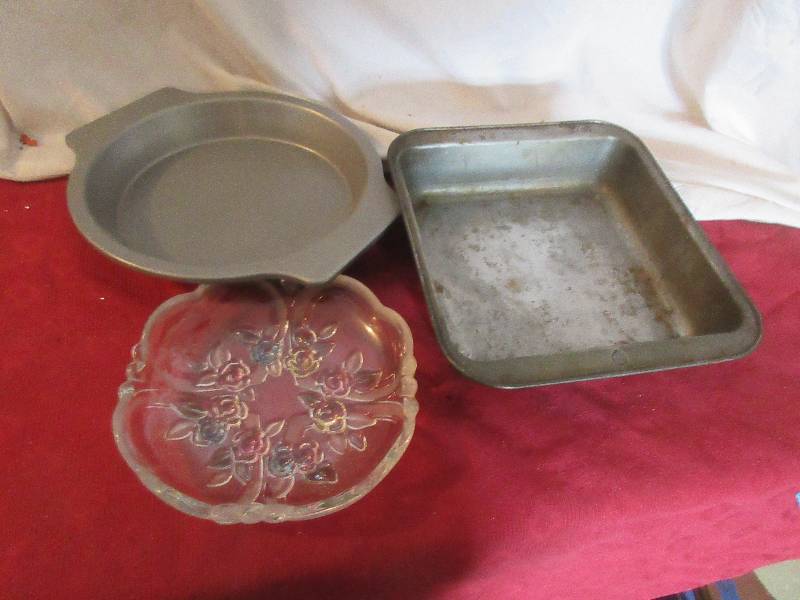 lot 68 image: GLASS AND BAKE WARE