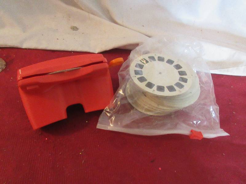 lot 70 image: VINTAGE VIEW MASTER AND SLIDES