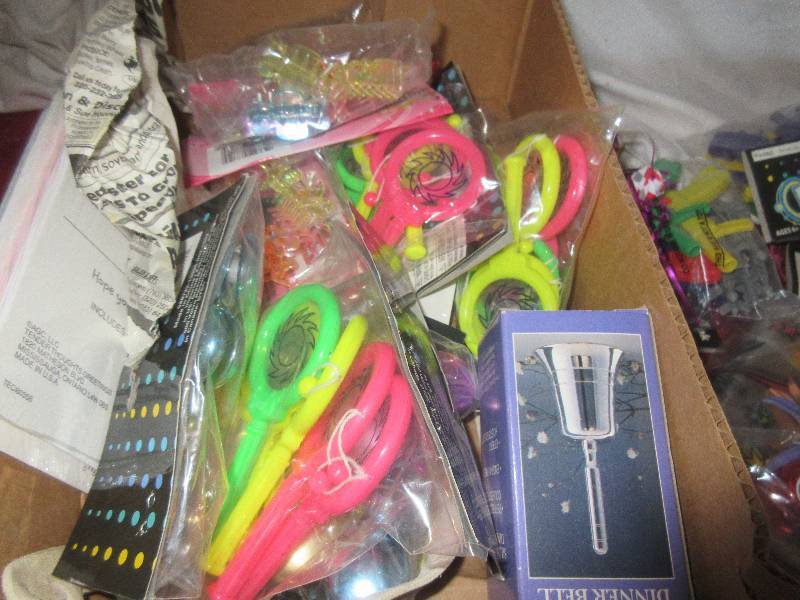 lot 76 image: BOX OF PARTY FAVORS