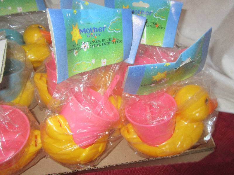 lot 87 image: NEW RUBBER DUCK TOOTH PASTE HOLDER