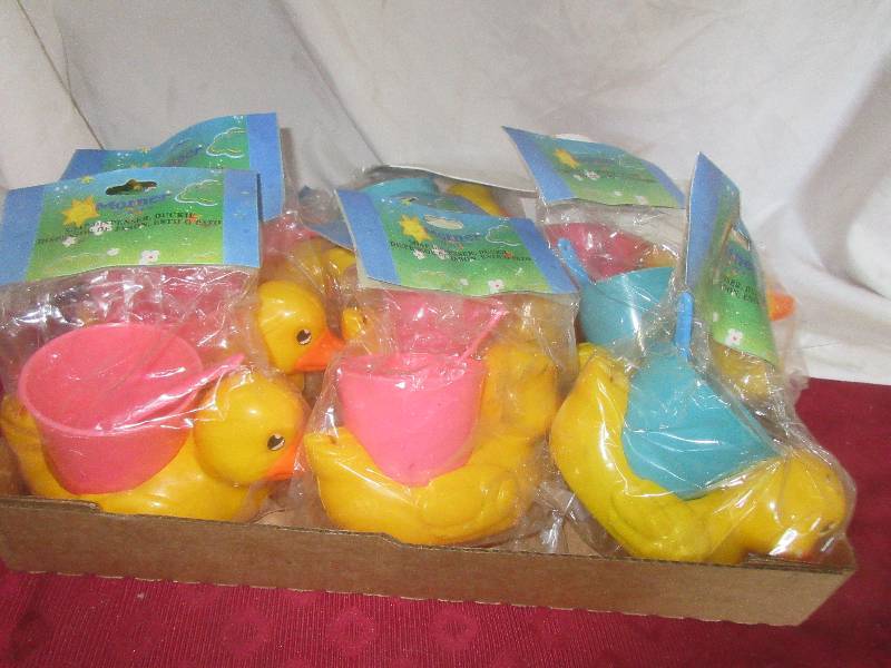 lot 88 image: NEW RUBBER DUCK TOOTH PASTE HOLDER