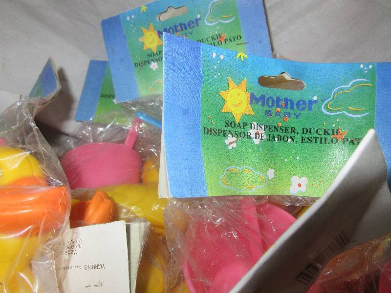 lot 90 image: NEW RUBBER DUCK TOOTH PASTE HOLDER