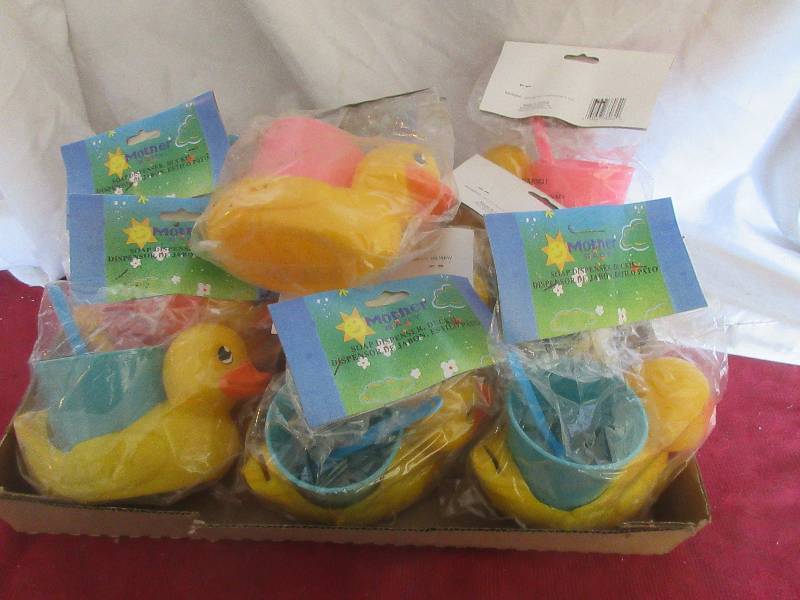 lot 91 image: NEW RUBBER DUCK TOOTH PASTE HOLDER