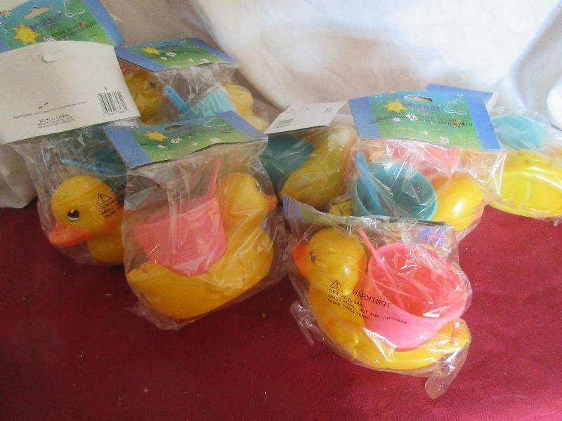 lot 92 image: NEW RUBBER DUCK TOOTH PASTE HOLDER