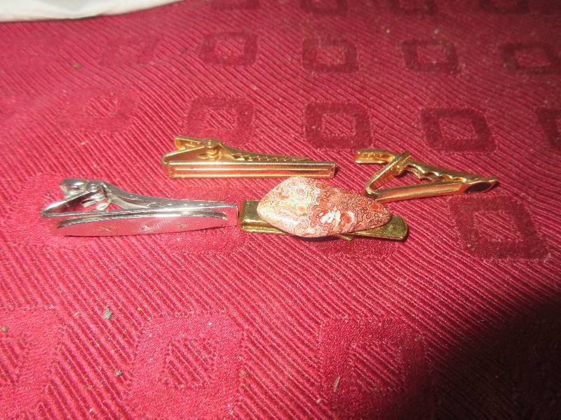 lot 97 image: VINTAGE TIE CLIPS
