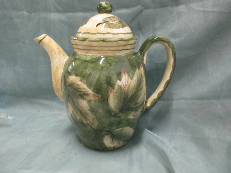 Ceramic Teapot with lid...