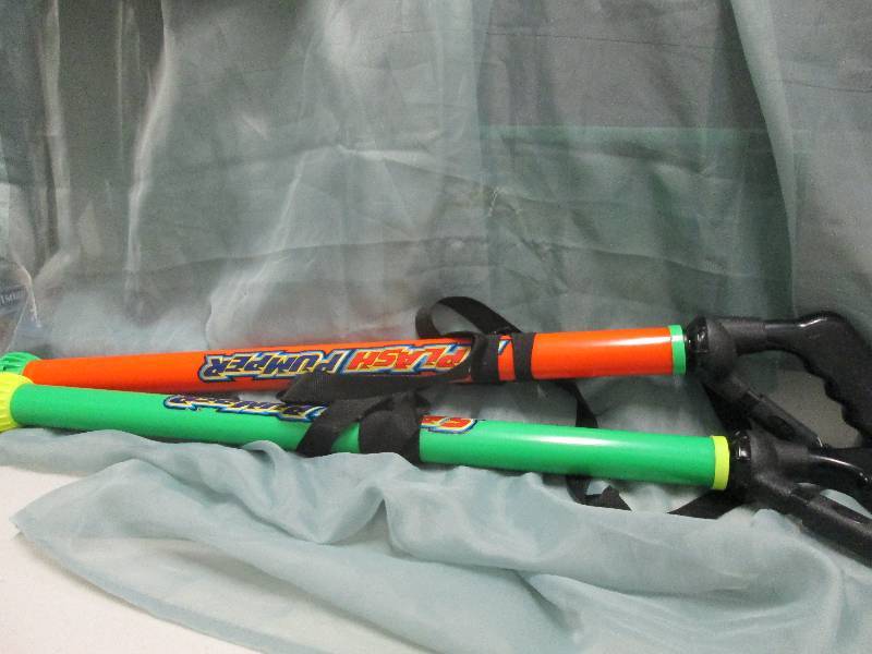 Set of 2 water guns...