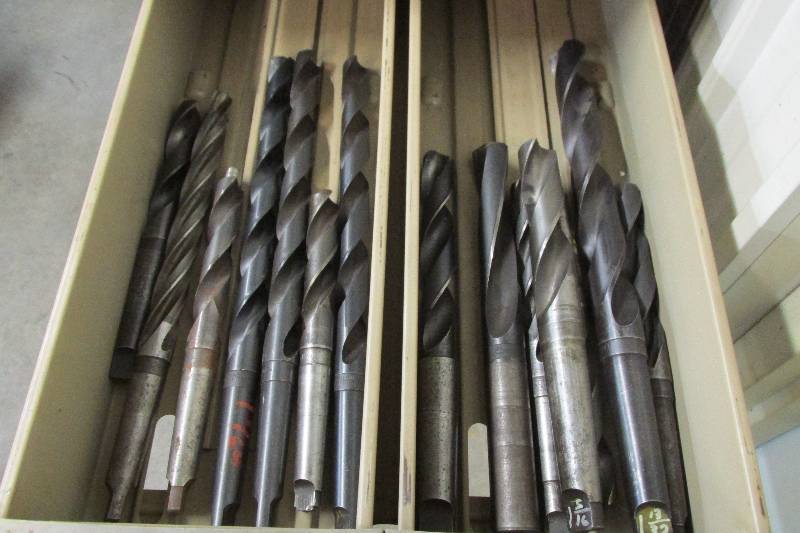 Lot of drill bits, mainly 1 364  ...