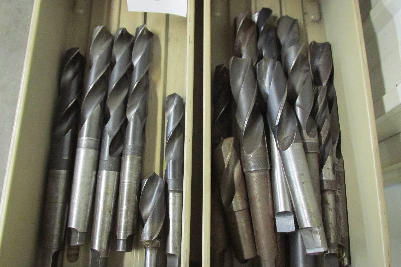 Lot of drill bits, mainly 1 1564 ...