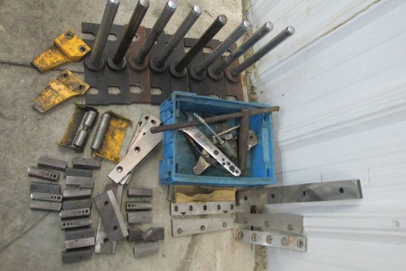 Lot of metal parts and pieces...