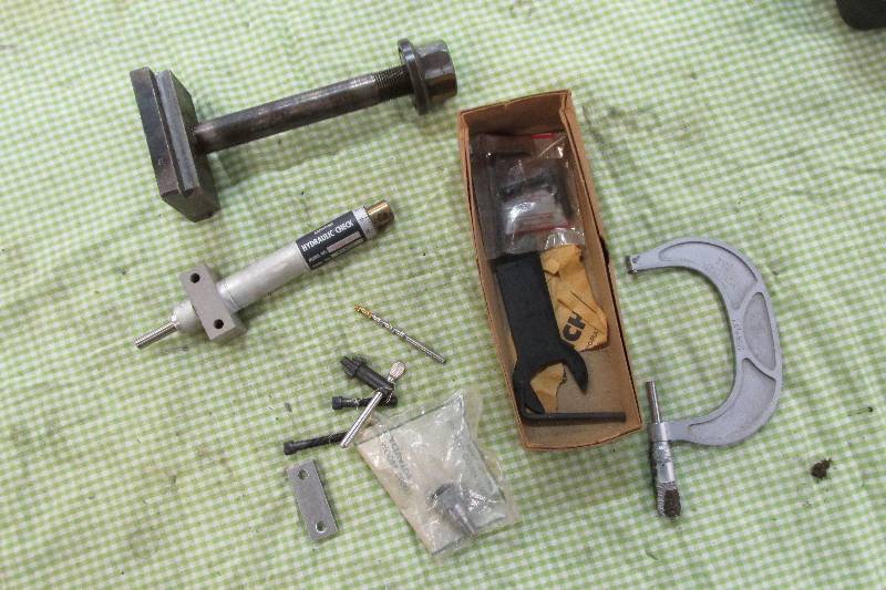 Hydraulic check, measuring tool, mo...