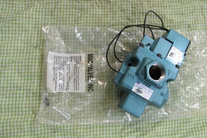 Brand new Mac Valve model 57C-12-61...