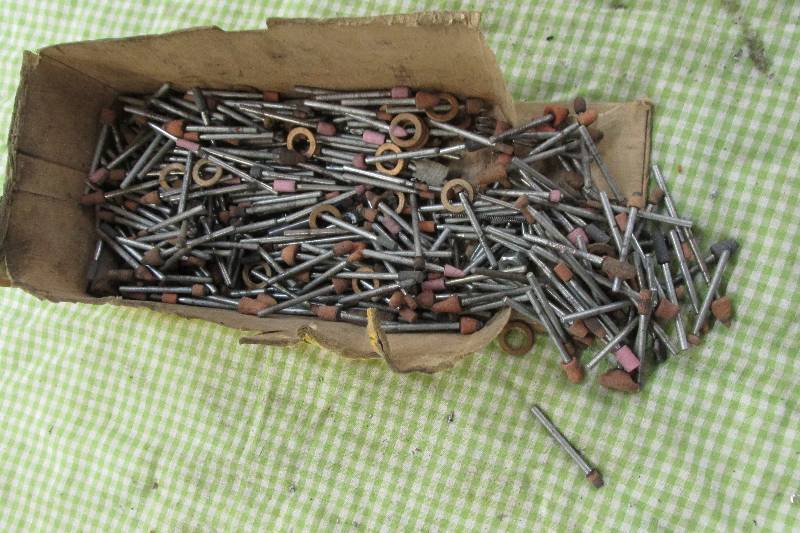 Large lot of grinding tips...