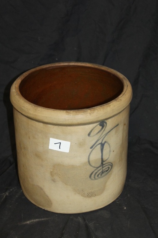 2 Gallon Minnesota Stoneware Red Wing Beesting Crock
