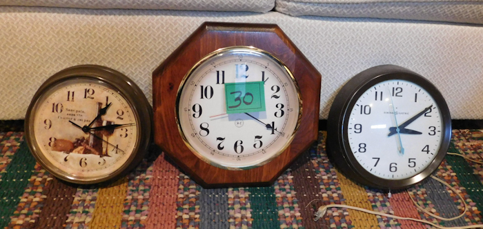 lot 30 image: 3 clocks 2 battery and a vintage GE electric wall clock