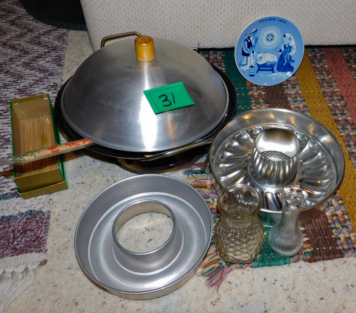 lot 31 image: stove top wok spring form cake jello mold Christmas plate