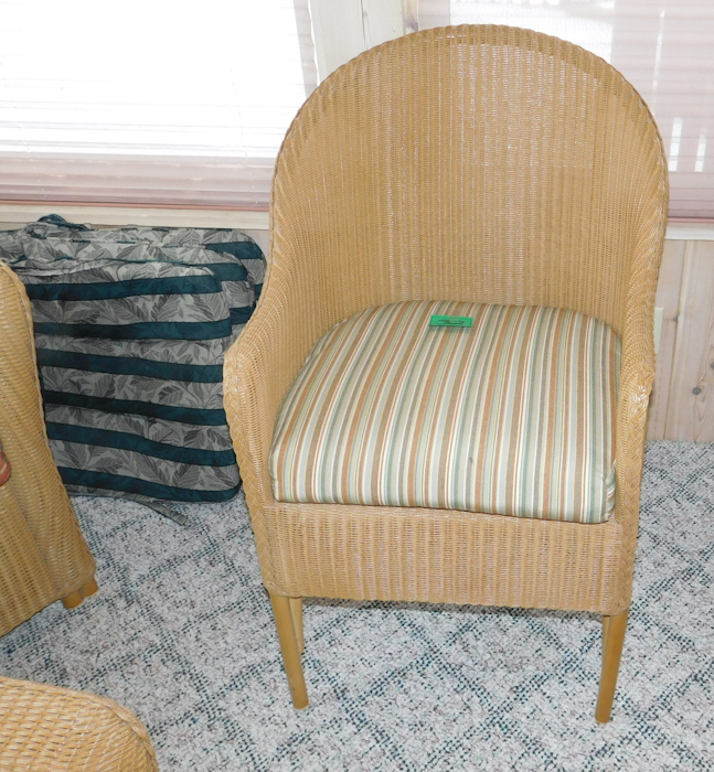 lot 32 image: very nice wicker chair single cushion single chair