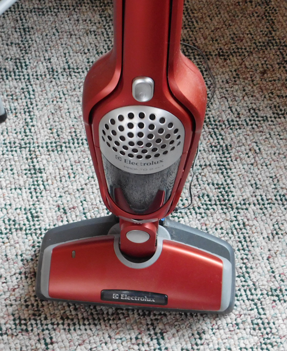 lot 34 image: electrolux pronto 2 in 1 vacuum stick and duster hand held with charger
