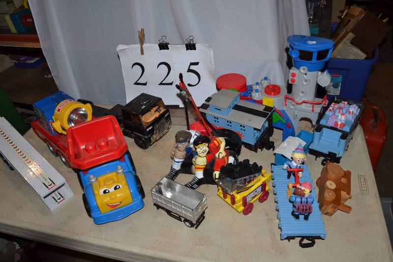 lot 225 image: Misc toys
